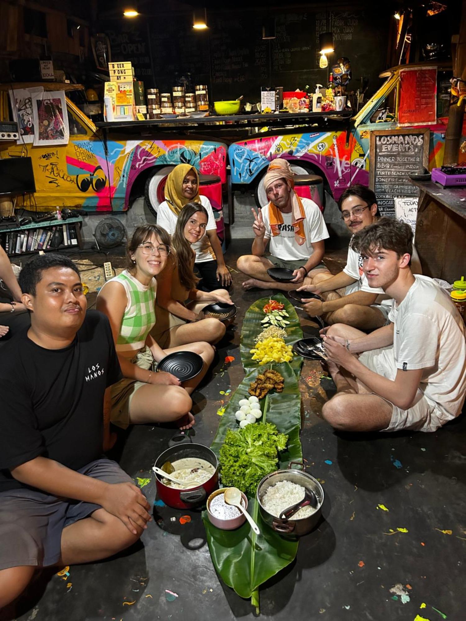 Losmanos Hostel Yogyakarta Extérieur photo