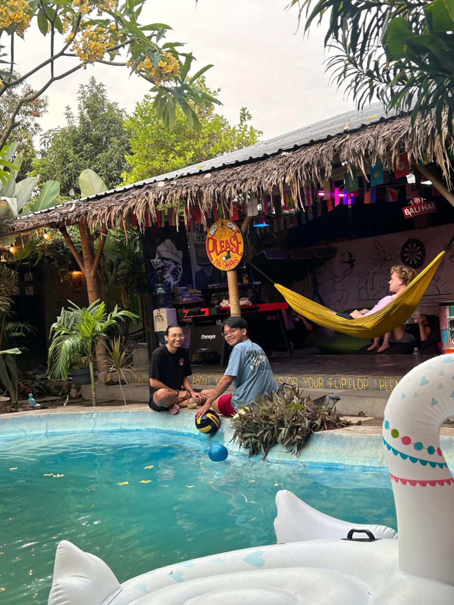 Losmanos Hostel Yogyakarta Extérieur photo