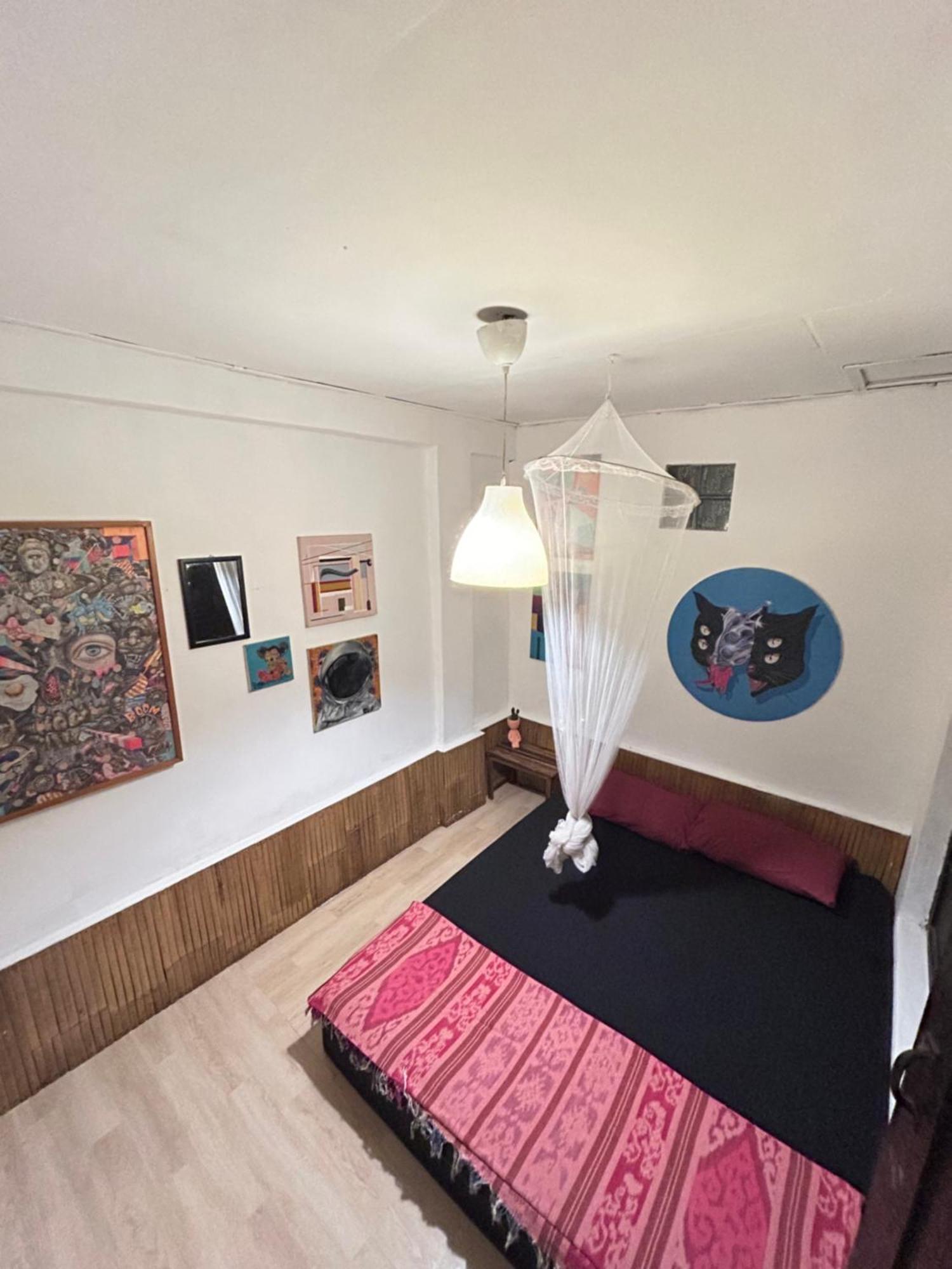 Losmanos Hostel Yogyakarta Extérieur photo