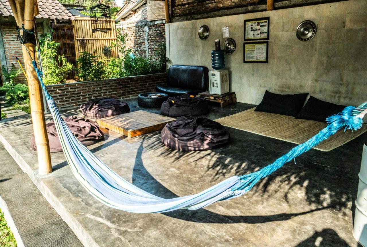 Losmanos Hostel Yogyakarta Extérieur photo