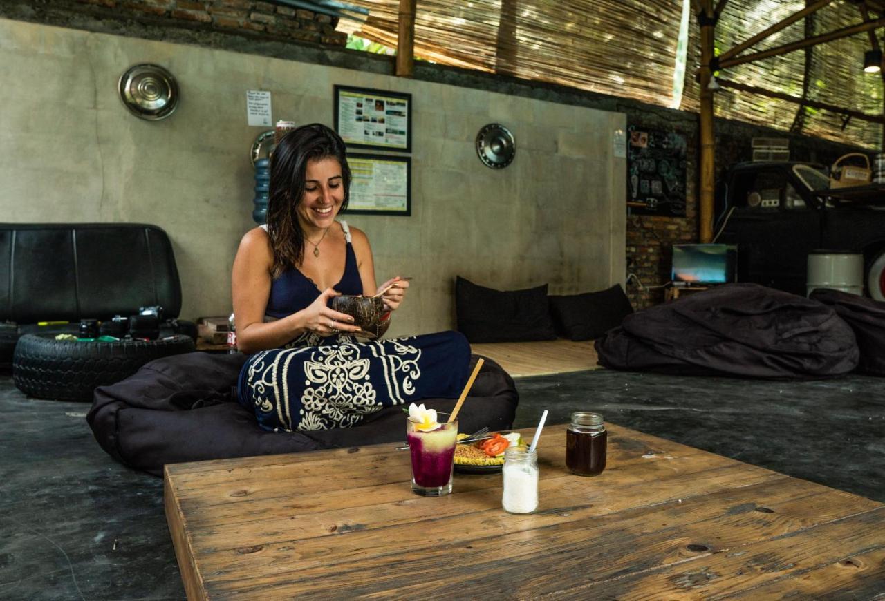 Losmanos Hostel Yogyakarta Extérieur photo