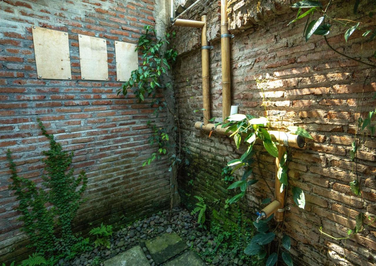 Losmanos Hostel Yogyakarta Extérieur photo