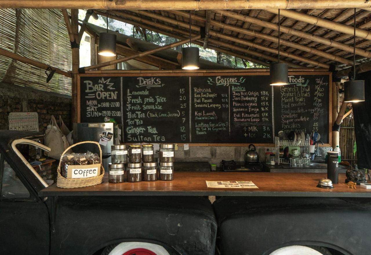 Losmanos Hostel Yogyakarta Extérieur photo
