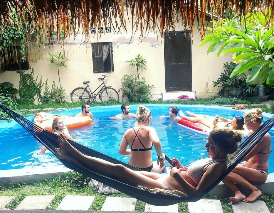 Losmanos Hostel Yogyakarta Extérieur photo