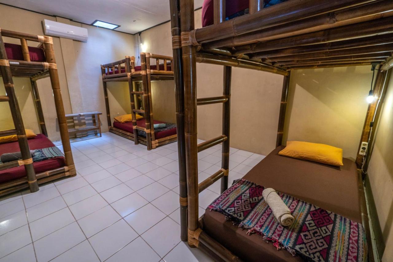 Losmanos Hostel Yogyakarta Extérieur photo