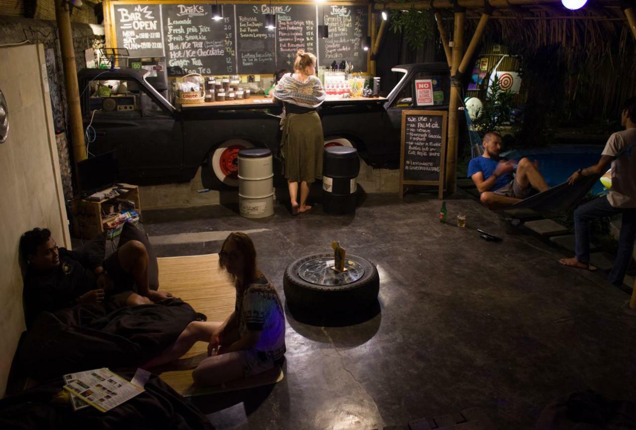 Losmanos Hostel Yogyakarta Extérieur photo